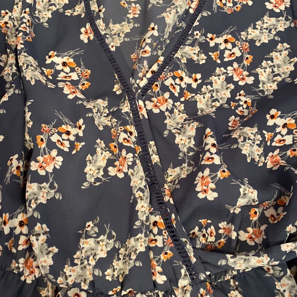 Sienna Sky floral tie waist deep Vneck blouse size medium - Picture 2 of 3